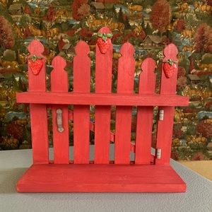 Strawberry Lane Picket Fence Displayer
